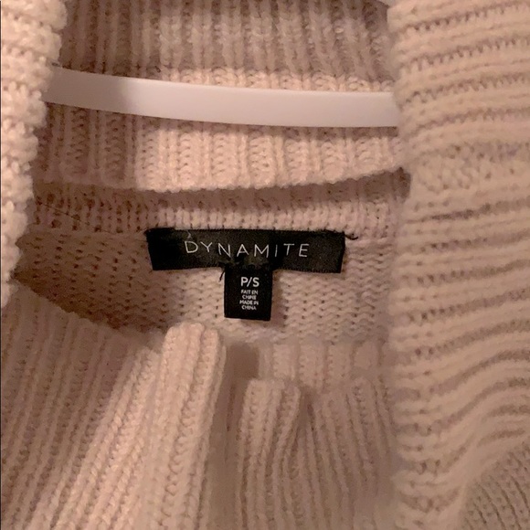 Beige dynamite turtleneck (small) - Picture 2 of 3